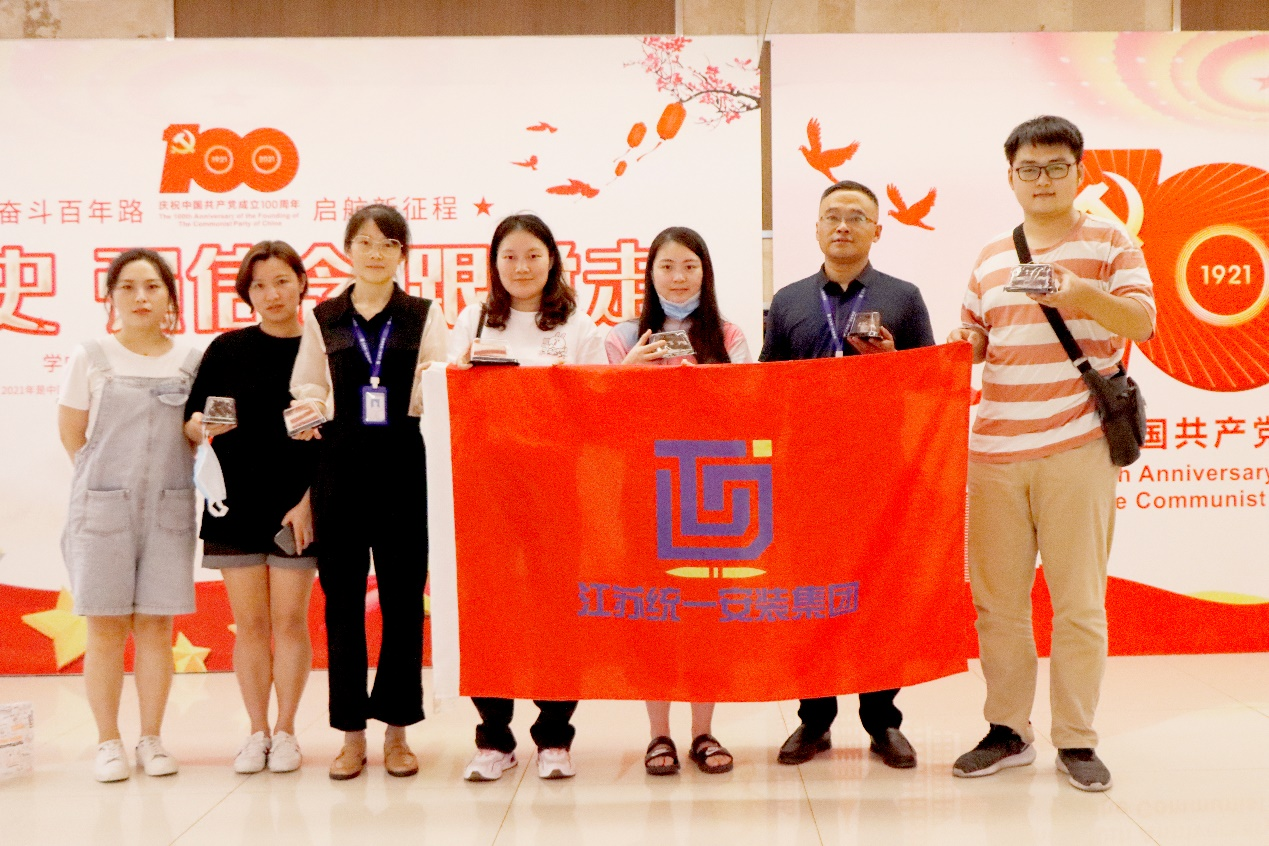 公司舉辦8、9月份員工集體生日會(huì)